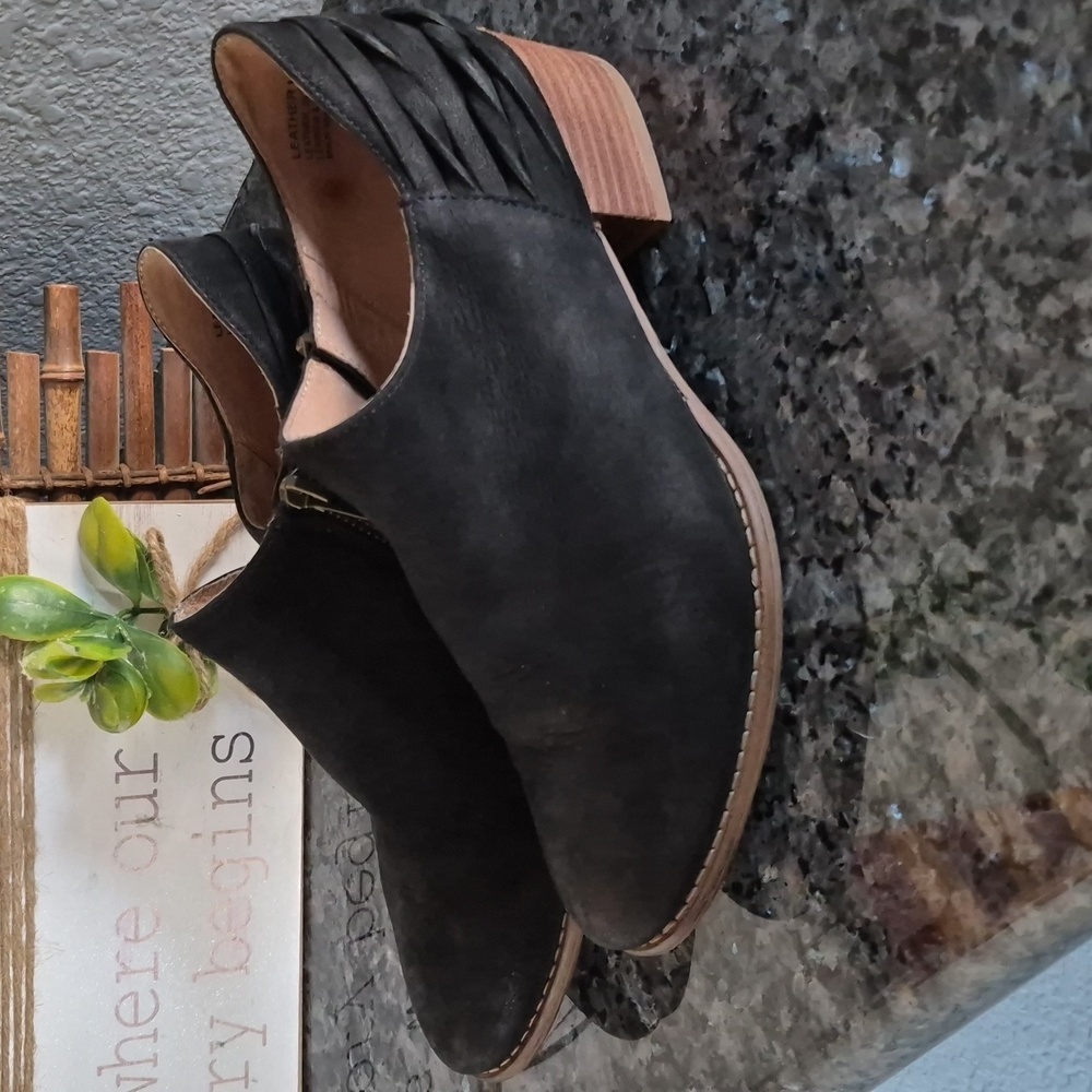 Seychelles "Amused" Black Leather Ankle Booties Size 6.5 - Picture 2 of 9